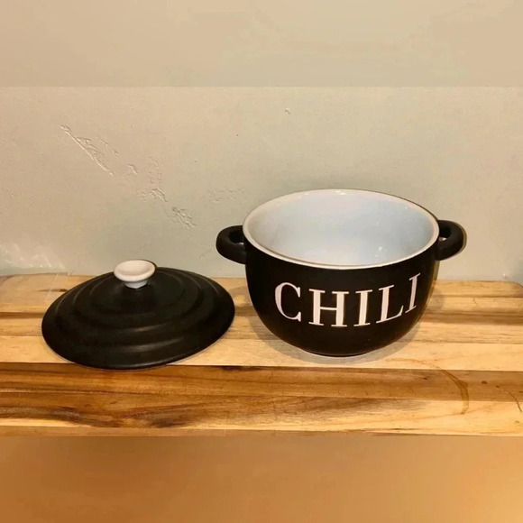Ceramic Chili Pot with Lid and Spoon. Black and White. Holds 24 oz. Brand New!! - Picture 5 of 9
